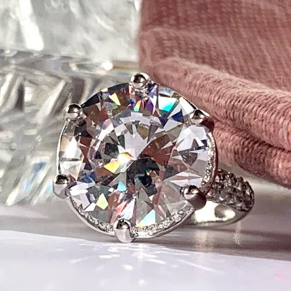 925 Sterling Silver CZ Ring Sz 7 - Picture 3 of 15